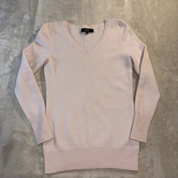 Alex Marie Sweaters - Alex Marie Cashmere Sweater Womens Medium Pink V-Neck Long Sleeve Knit Top